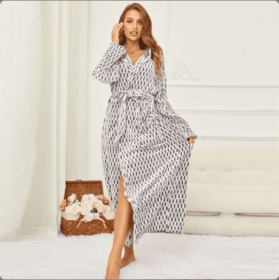 Local Stock Plush Oversize Winter Soft Warm Long Flannel Bathrobe With Hooded Women Thick Night Fleece Bath Robes Dressing (Option: Stripe grey-S)